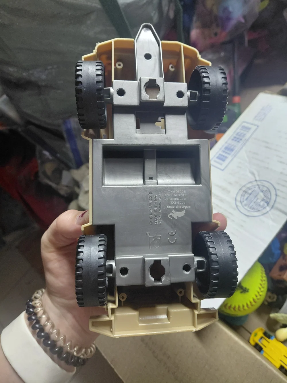 beige Animal Planet rescue safari truck is a 2020 toy vehicle made by Chap Mei.